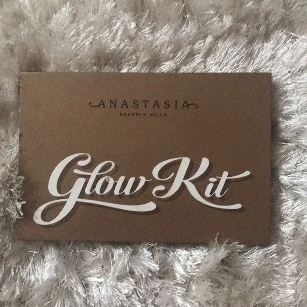 LIKE NEW Anastasia Beverly Hills Ultimate Glowkit